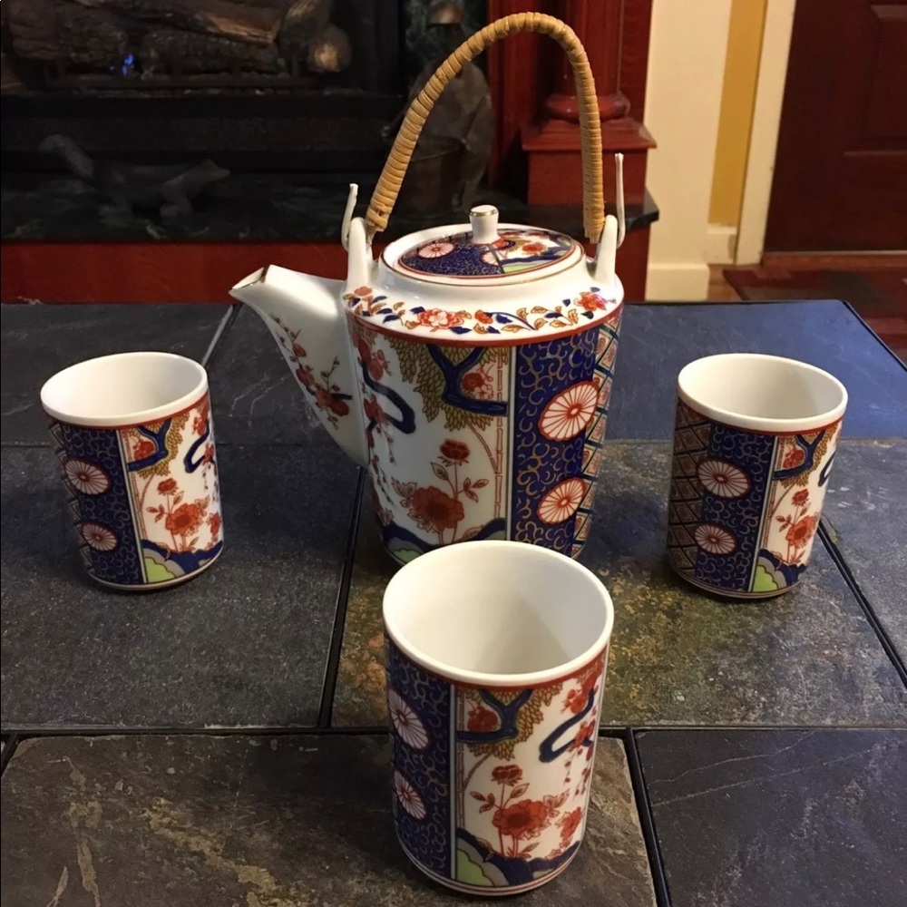 Vintage Asian Tea Set 4 Piece Set Mint Condition Beautiful Blue White Red
